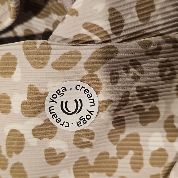Cream Yoga Sand Cheetah Ribbed Leggings - Picture 6 of 6